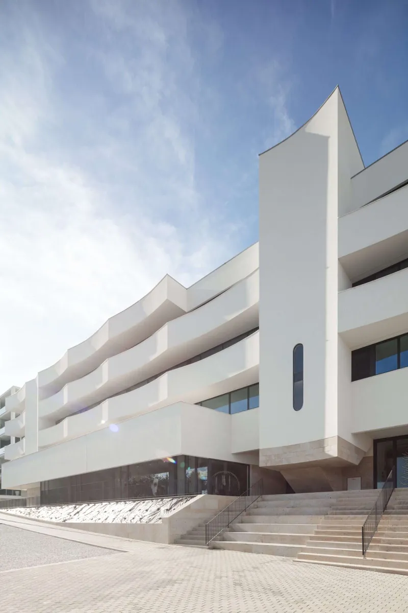 Aurora 10 Building by Tiago do Vale Architects