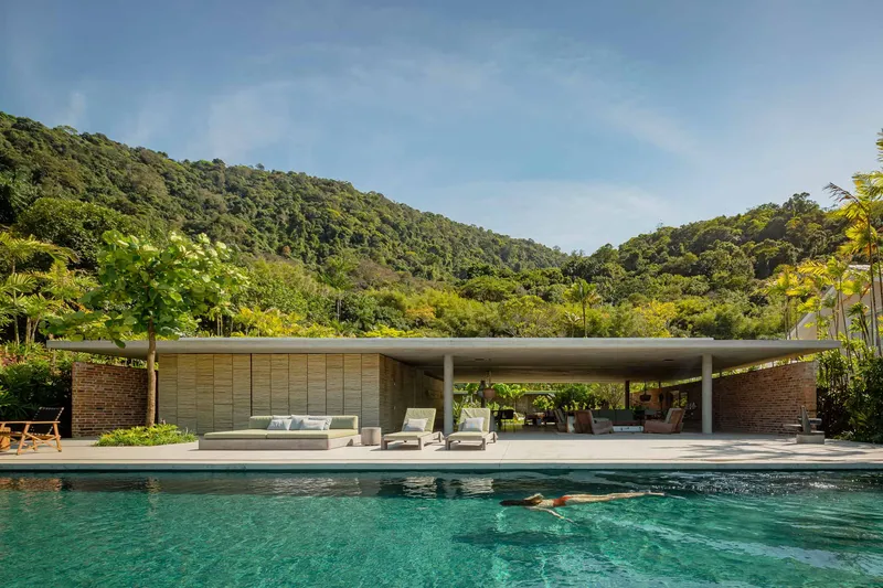 7 Courtyards House by Studio mk27