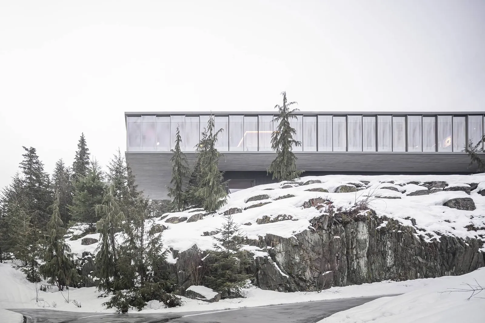Flag House by Studio MK27