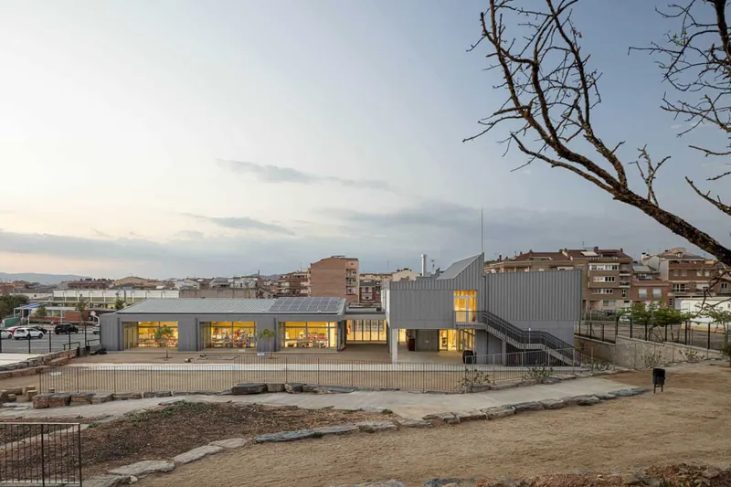 Pla del Puig Primary Schools by Coll-Leclerc Arquitectos