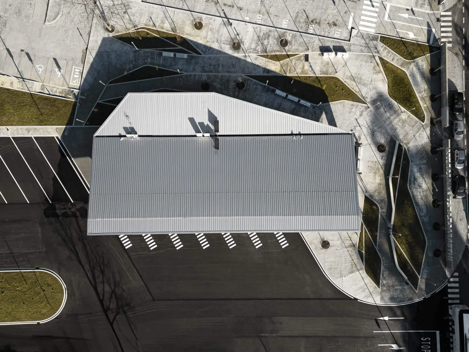 Interface de Transportes Lourosa–Fiães by Atelier d'Arquitectura Lopes da Costa
