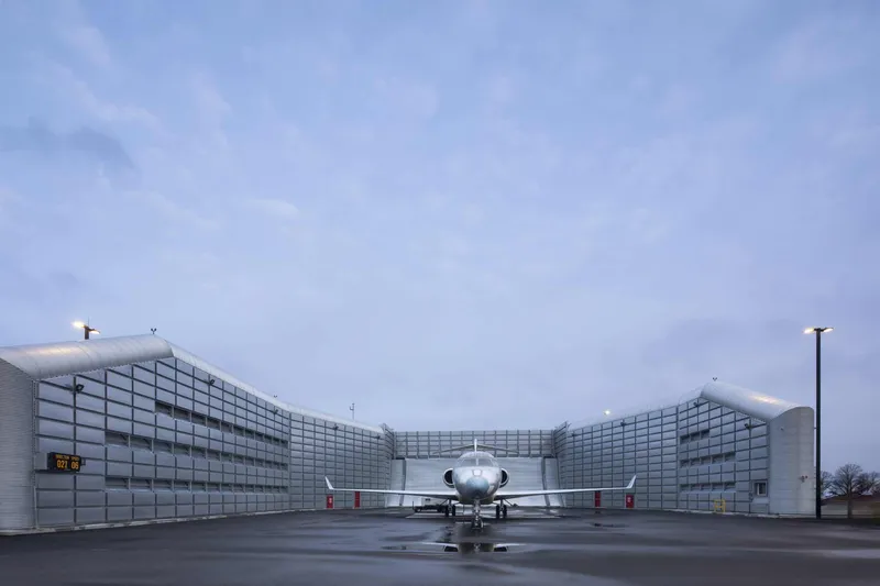 Bombardier Aircraft Assembly Centre by NEUF architect(e)s