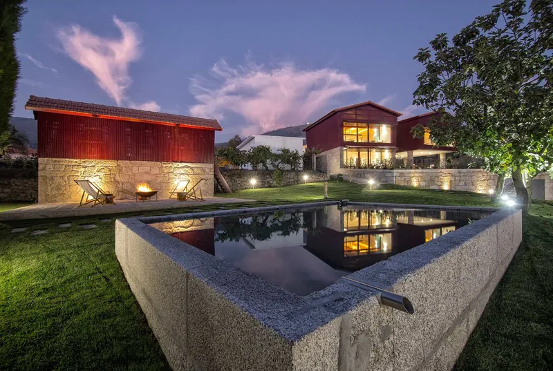 Quintãs Farm Houses by Júlio Caseiro - Arquitectura, Lda