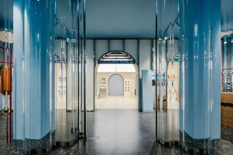 OMA – Off-White flagship store by Benoit Florençon