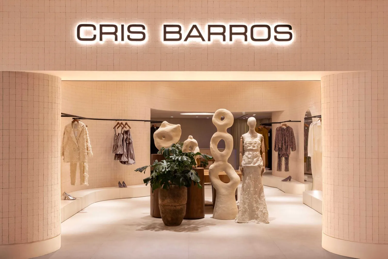 Cris Barros Iguatemi Store by Carolina Maluhy + Partners