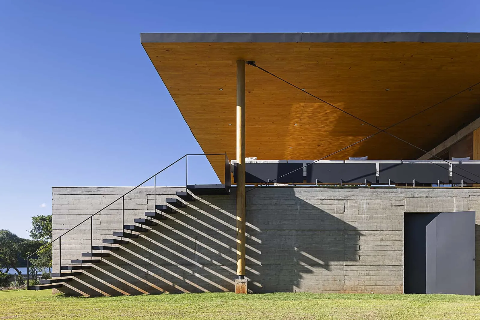 PIER HOUSE by SERGIO SAMPAIO ARCHI + TECTONICA