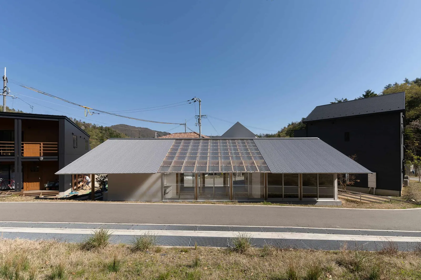 House in Minohshinmachi – The Nature Gradation by Yasuyuki Kitamura Architects