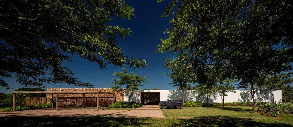 FBV WP House by Gabriel Garbin Arquitetura