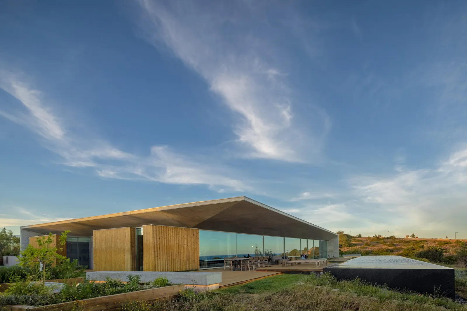 Casa Libre by Mário Martins Atelier