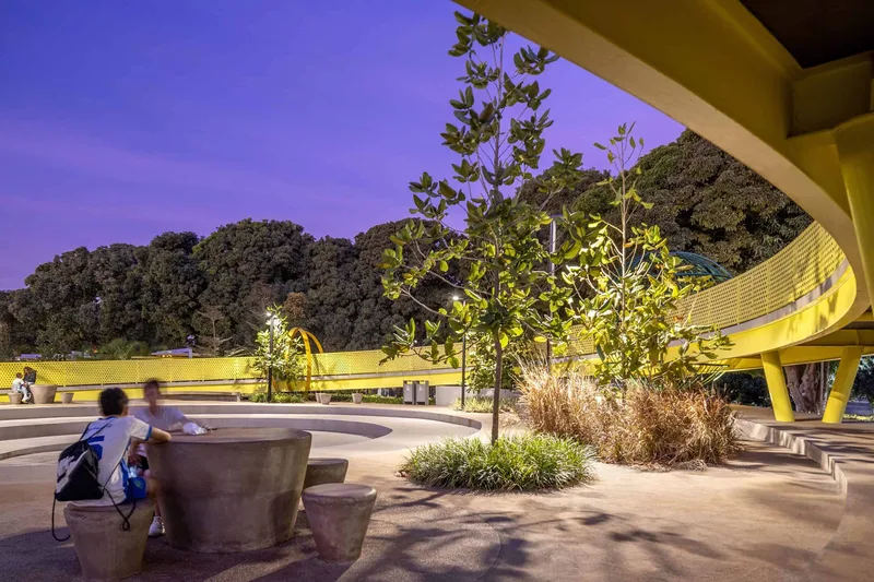 University Plaza by Florentino Arquitetura Paisagística