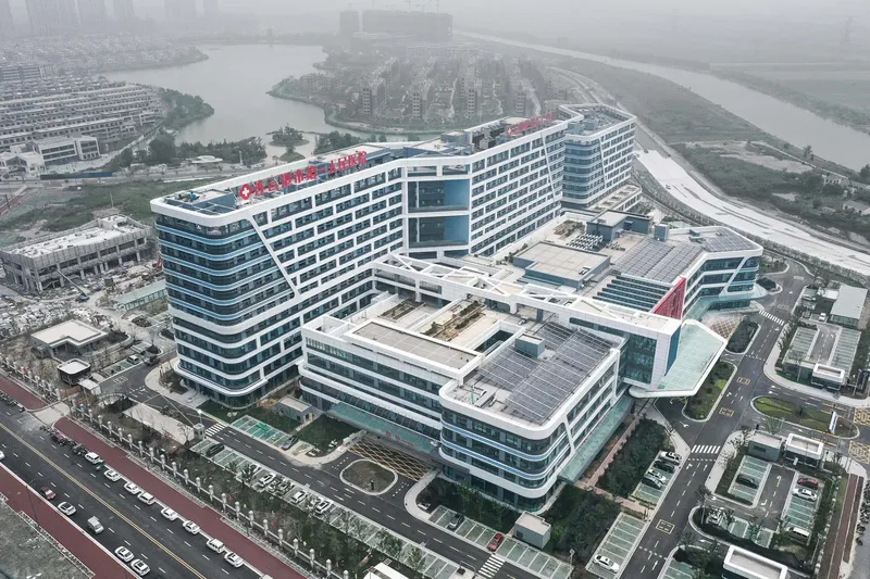 The First People’s Hospital of Lianyungang (Lianyungang Development Area) by Beijing Lianhua Architecture Design & Consultance Ltd.