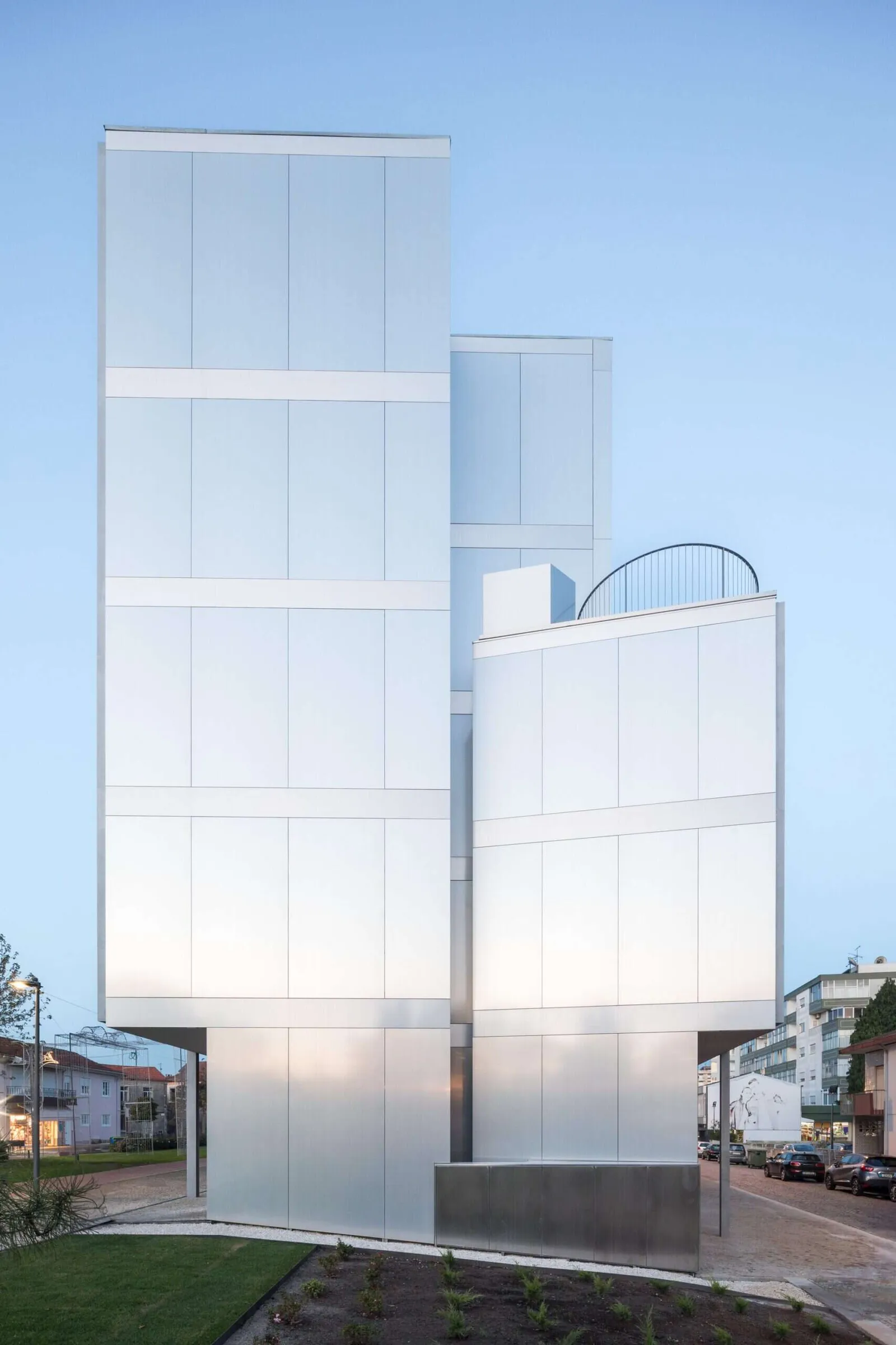 HS BUILDING by NOARQ - NO ARQUITECTOS, LDA