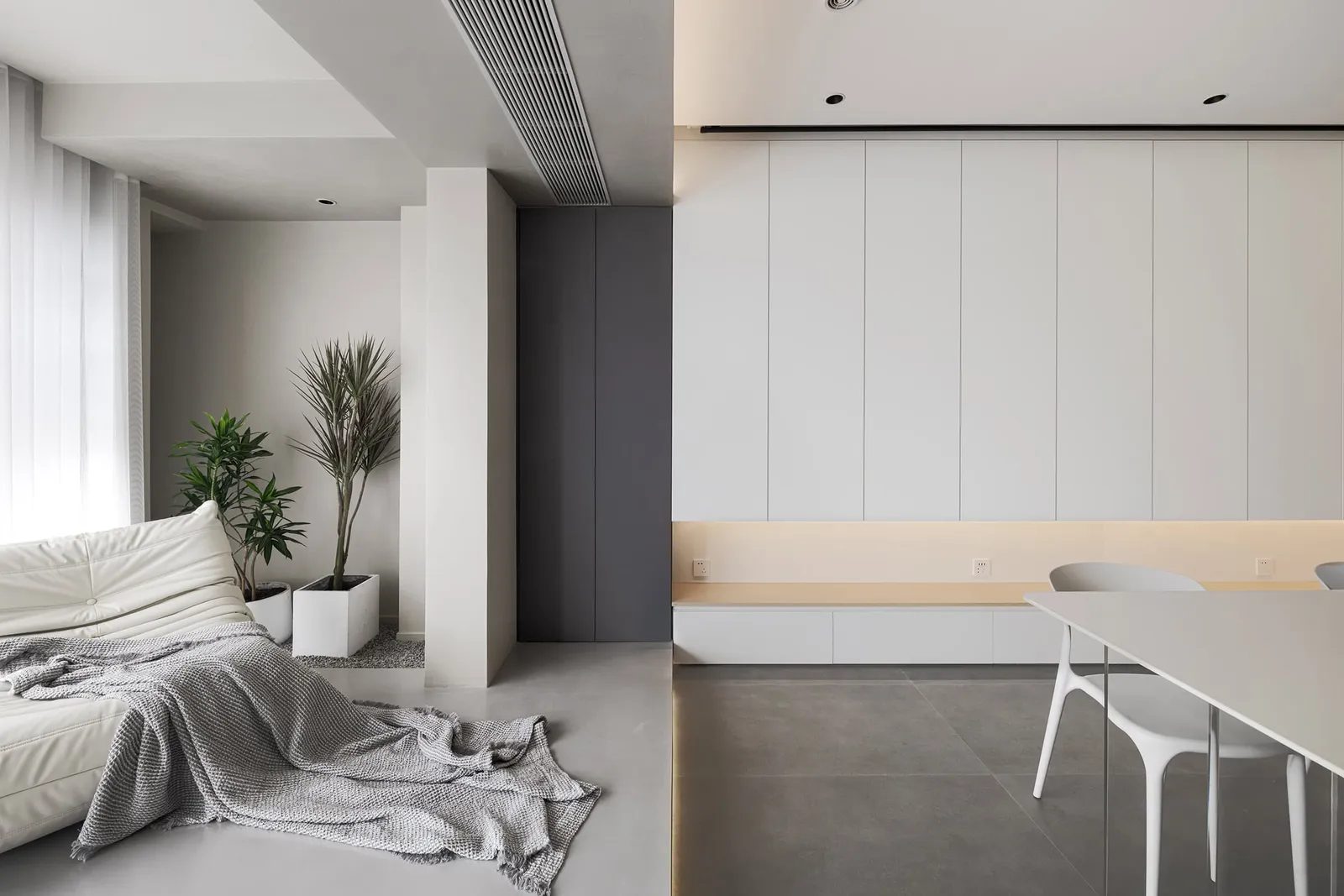 Favorite comfort zone – Homebody by Zhong Junfeng