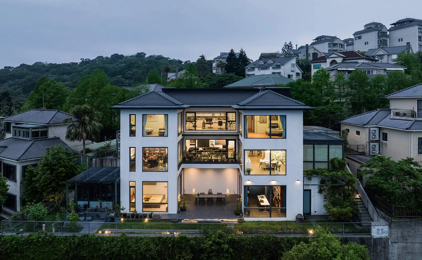 Lofty Villa by HWC Architects & Associates / H&H DESIGN CO., LTD. / Loftyart Gallery