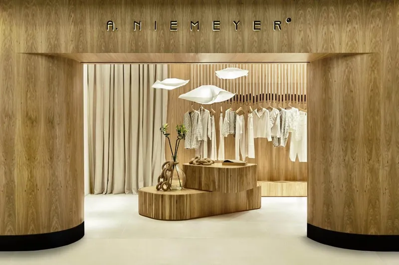 A. Niemeyer Store by Carolina Maluhy & Partners