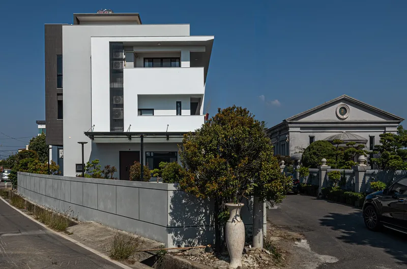 Shared Monolith by TU CHE MING ARCHITECTS