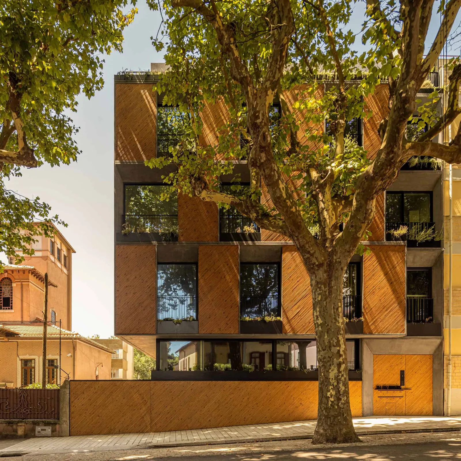 351 FOZ HOUSING by dEMM arquitectura
