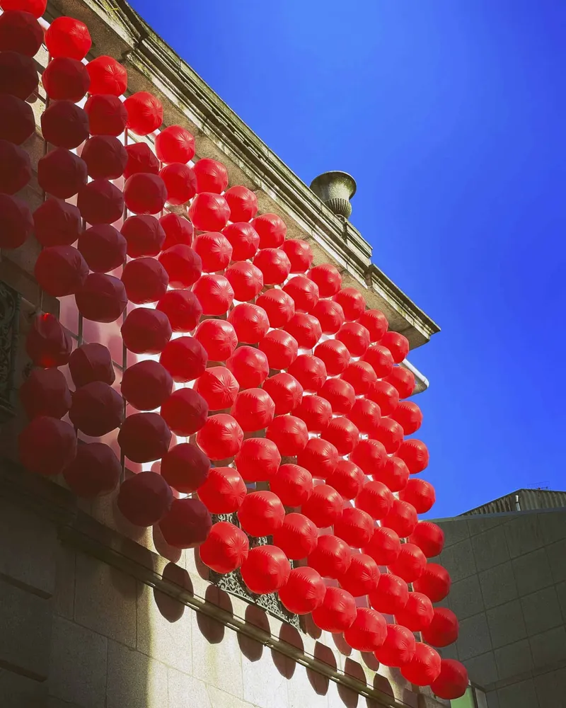 “incha, desincha e passa!” (inflate, deflate, and it’s gone!) by 560 architects