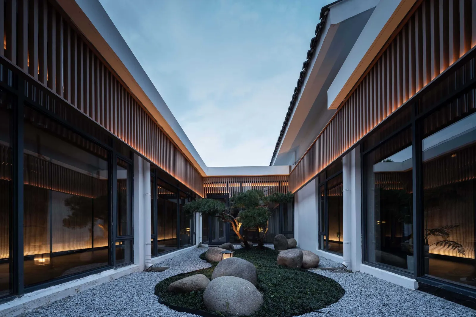 Hezi Spa Club by S5 design