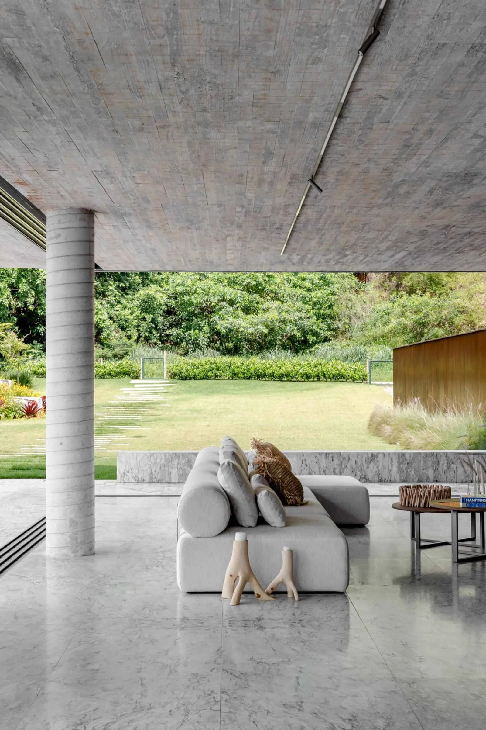 Single Wall Residence by Gabriela Casagrande Arquitetura