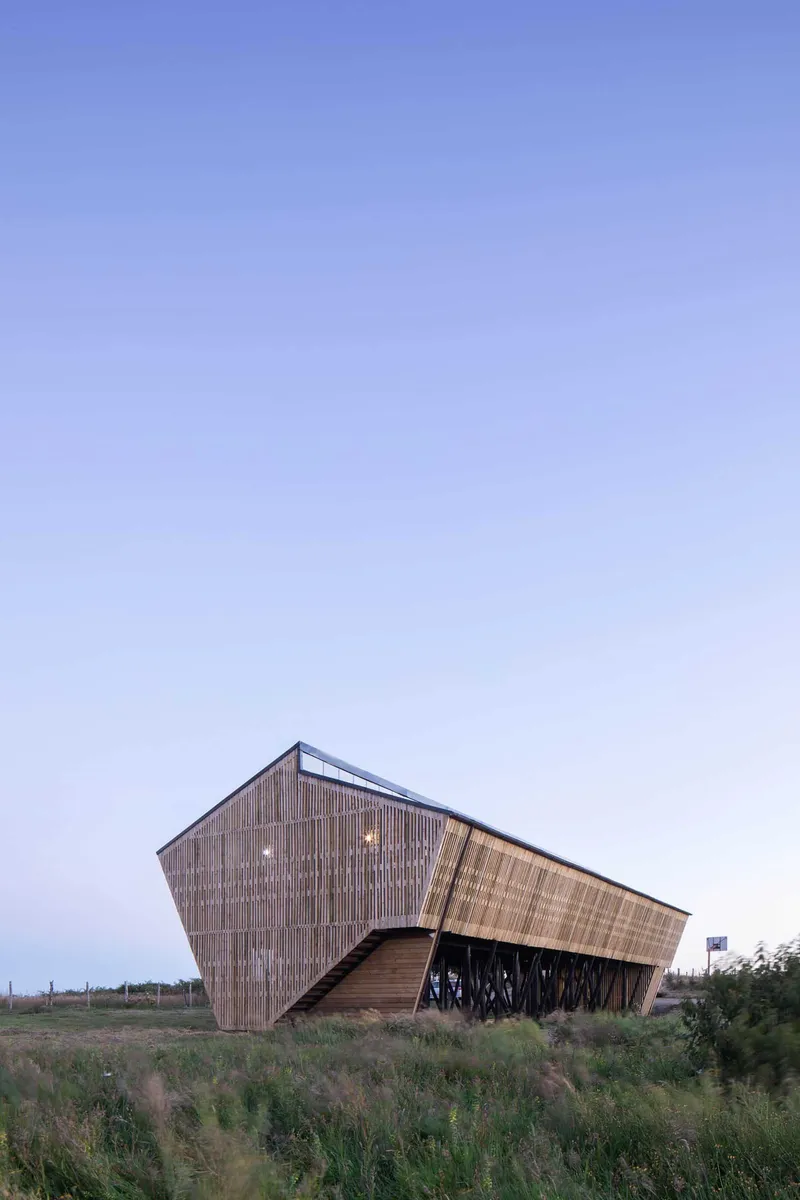 Casa para Invitados by Lucas Maino Fernandez Arquitectos