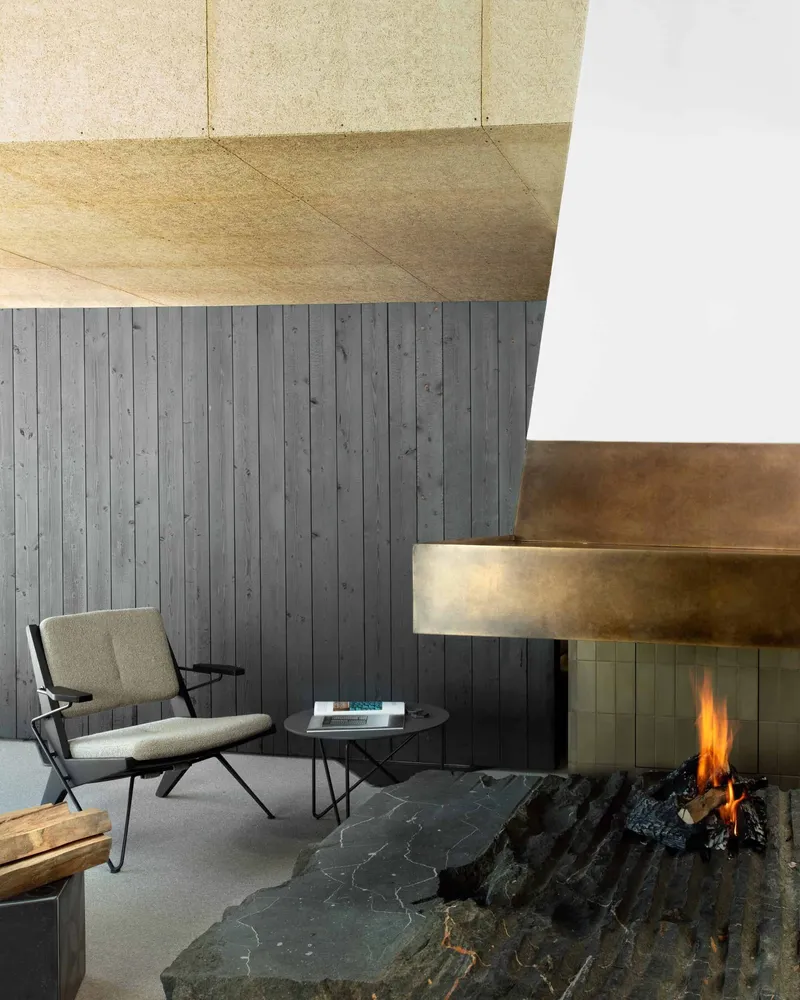 Fireplace – Showroom for a stove maker by Messner Architects