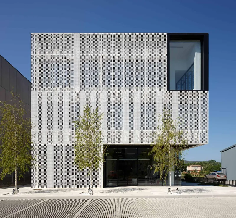 Betula Design Center by Studio Synthesis Architecture & Design