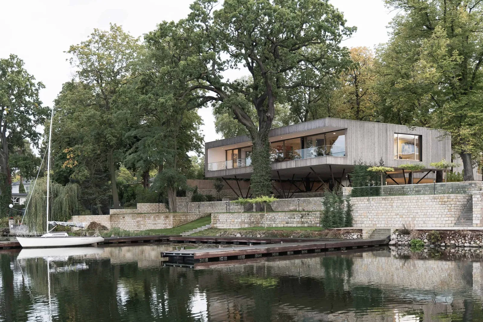 Haus am See by Carlos Zwick Architekten BDA