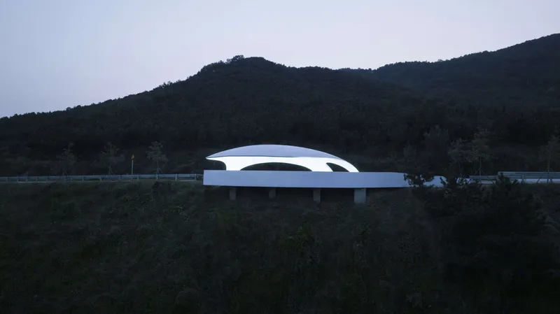 Leaf Shaped Tea Pavillion by Guanzhuscape Design Studio