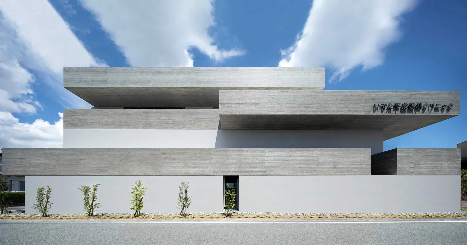 Ideta Heisei Retina Consultants by Matsuyama Architect and Associates