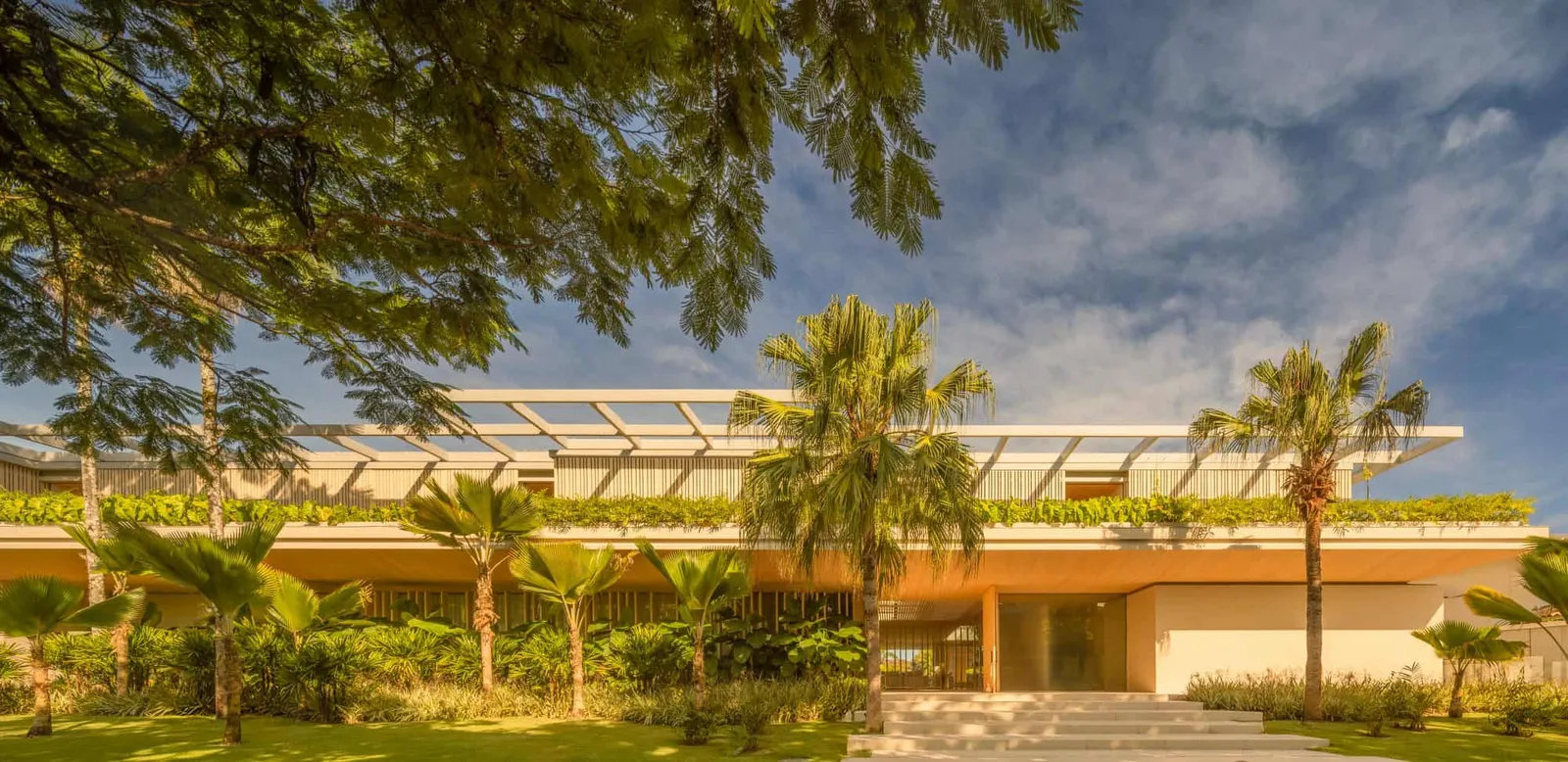 BRM House by Jacobsen Arquitetura